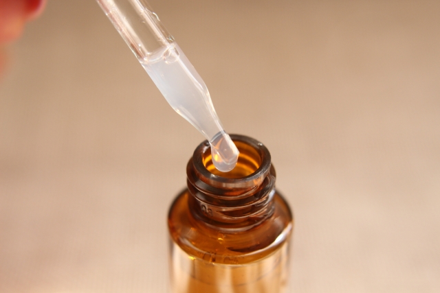 スポイト　一滴