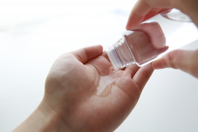 化粧水を使う手