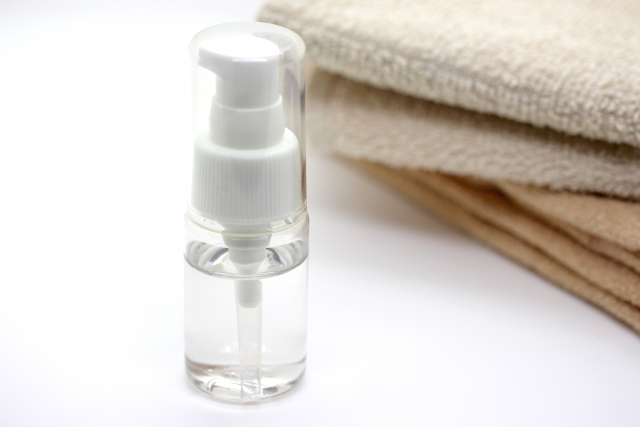 スプレーボトル入りの液体